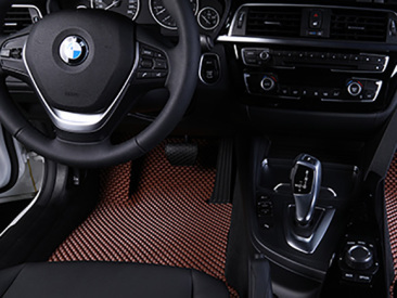 The car foot pad has the functions of waterproof, antiskid, heat insulation